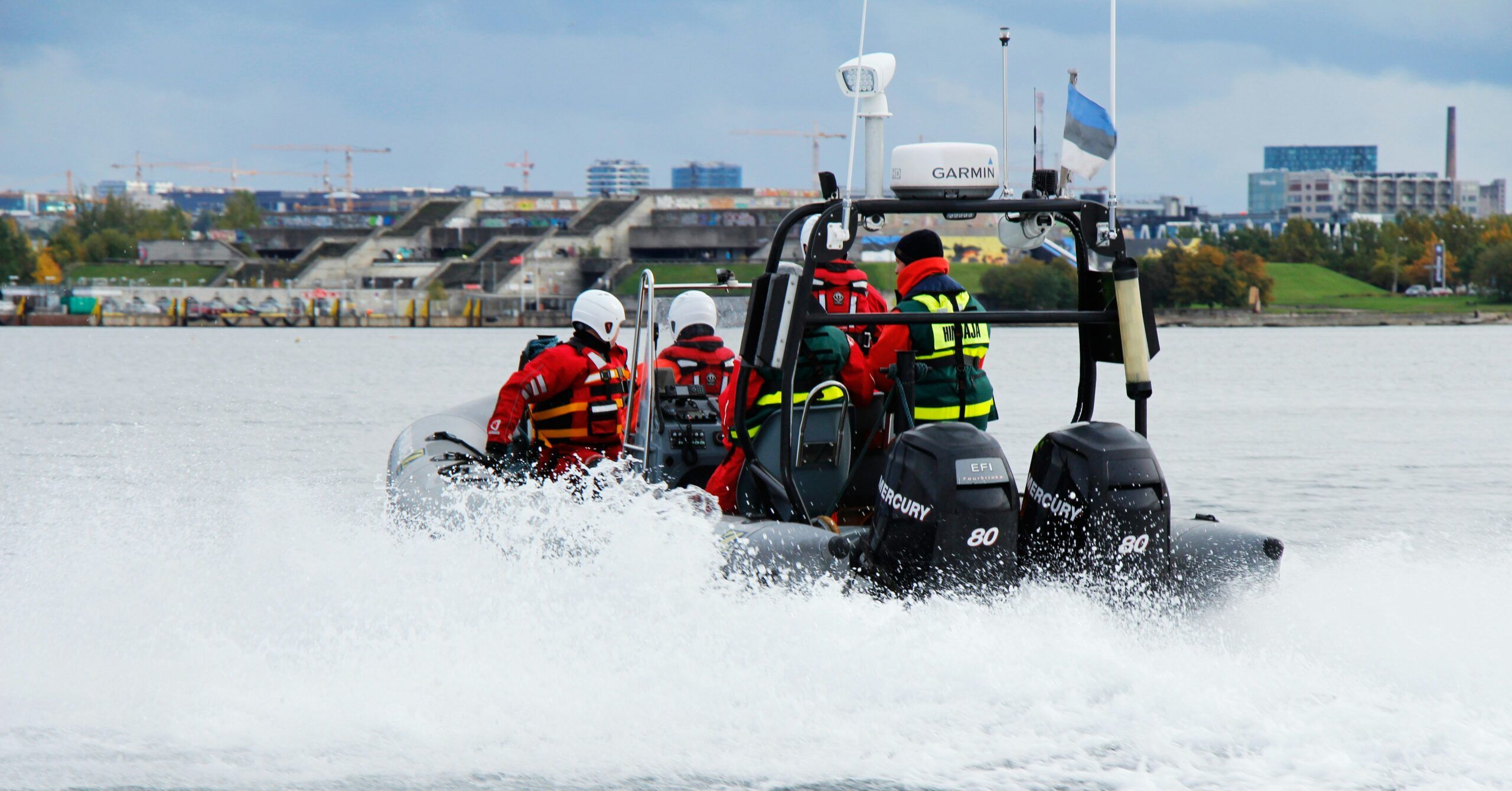 Lee más sobre el artículo 5 Motos de Agua para Vigilancia y Rescate: Las Mejores Opciones
