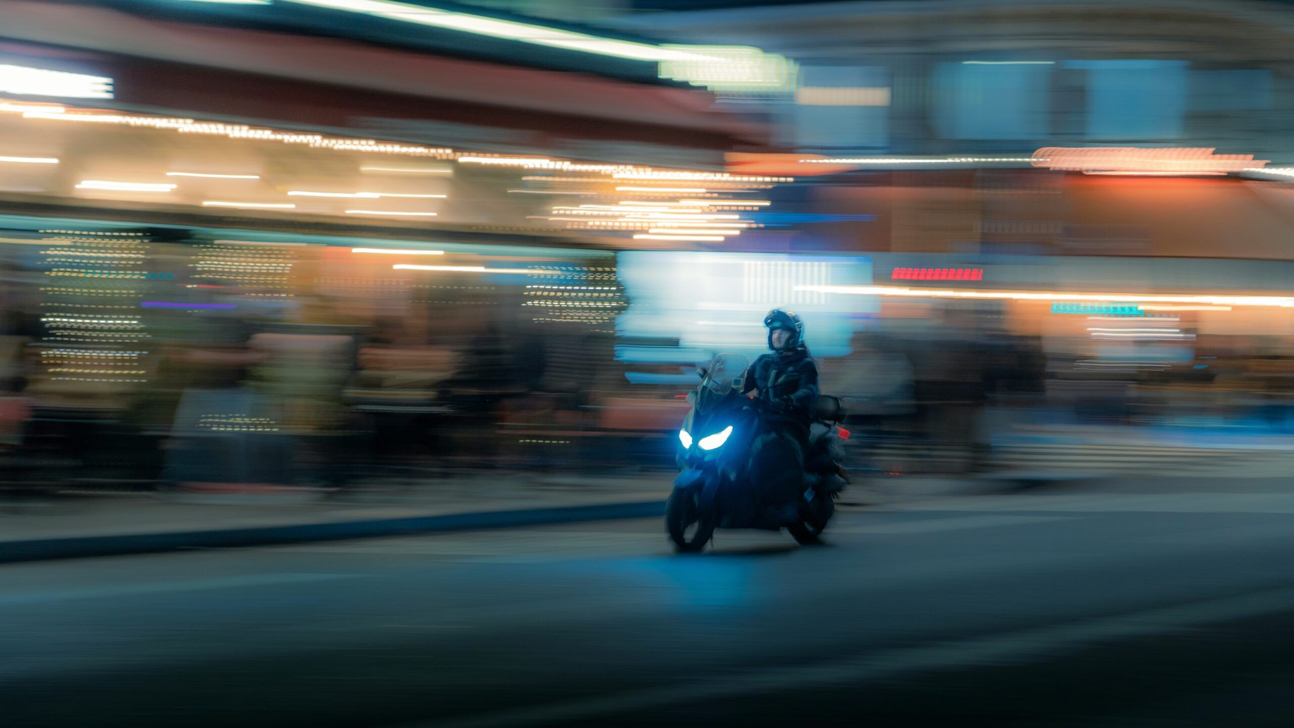 En este momento estás viendo Moto de tres ruedas para ciudad: movilidad diaria y aspectos clave